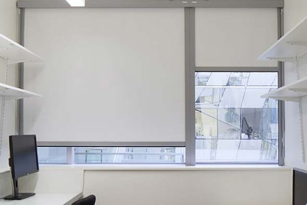 White-Cassette-Roller-Blind-1-qen3uuf3xp1vz6cvfn6ddjv3fgtoqz7cieirrkva8w